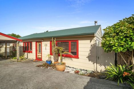 Photo of property in 1/230 East Coast Road, Forrest Hill, Auckland, 0620
