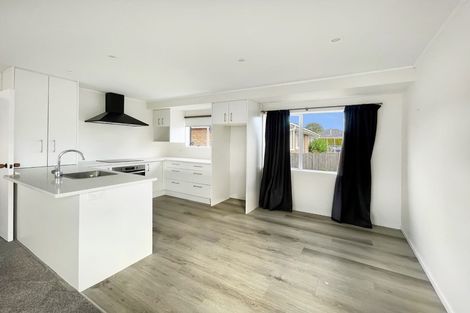 Photo of property in 12 Brookfield Road, Te Atatu Peninsula, Auckland, 0610