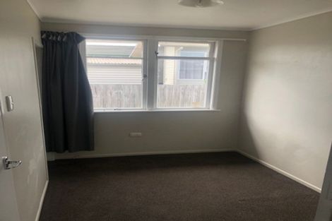 Photo of property in 6 Taipari Road, Te Atatu Peninsula, Auckland, 0610