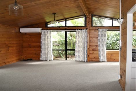 Photo of property in 1a Karaka Grove, Waikanae, 5036