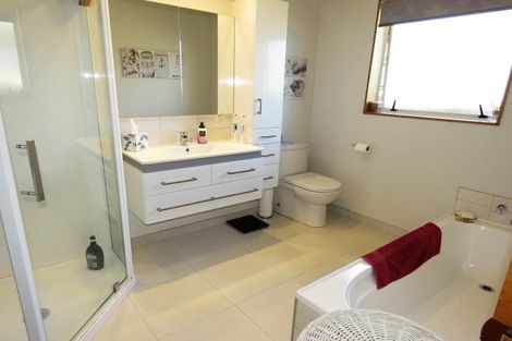 Photo of property in 5 Rochfort Place, Westport, 7825