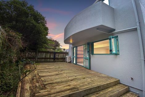 Photo of property in 7 Oak Grove, Mount Cook, Wellington, 6011