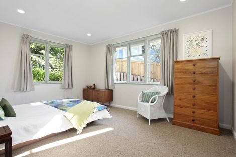 Photo of property in 60 Derwent Crescent, Titirangi, Auckland, 0604