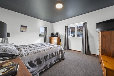 Photo of property in 5 Queenspark Drive, Parklands, Christchurch, 8083