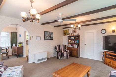 Photo of property in 75 Nimmo Avenue East, Waikanae, 5036