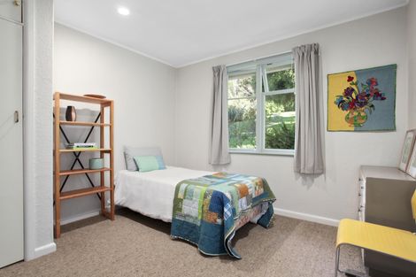 Photo of property in 60 Derwent Crescent, Titirangi, Auckland, 0604