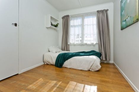 Photo of property in 50 Pupuke Road, Hillcrest, Auckland, 0627