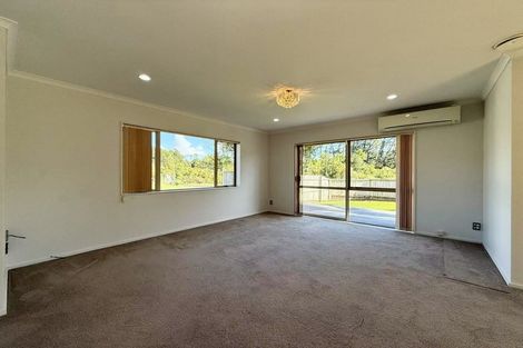 Photo of property in 17 Parkcrest Drive, Henderson, Auckland, 0612