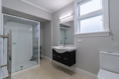 Photo of property in 31 Apuka Street, Brooklyn, Wellington, 6021