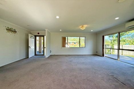 Photo of property in 17 Parkcrest Drive, Henderson, Auckland, 0612