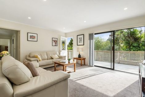 Photo of property in 2/13 Newstead Avenue, Browns Bay, Auckland, 0632
