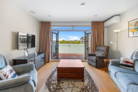 Photo of property in Esplanade Apartments, 9/16 Beach Front Lane, Browns Bay, Auckland, 0630