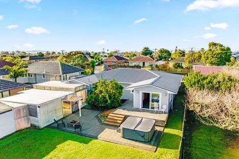 Photo of property in 4 Rixon Place, Te Atatu Peninsula, Auckland, 0610