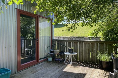 Photo of property in 186 Newlands Road, Newlands, Wellington, 6037