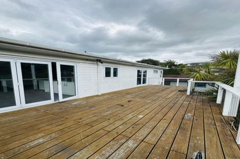 Photo of property in 92 Castor Bay Road, Castor Bay, Auckland, 0620