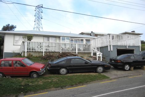 Photo of property in 17 Link Road, Newlands, Wellington, 6037