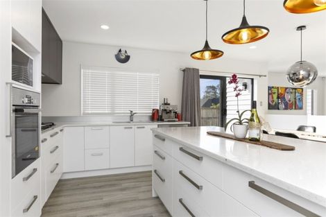 Photo of property in 6 Dida Park Drive, Kumeu, 0810