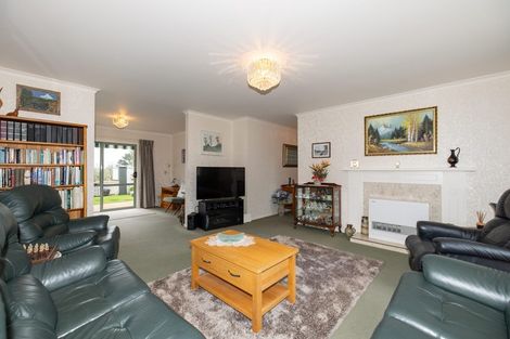 Photo of property in 14 Shelter Grove, Frankleigh Park, New Plymouth, 4310