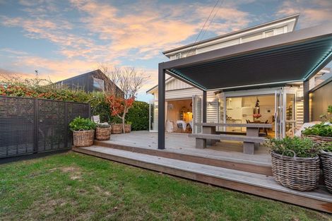 Photo of property in 64 Jeffreys Road, Fendalton, Christchurch, 8052