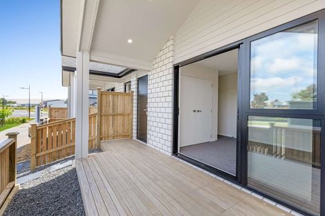Photo of property in 6 Rorotu Avenue, Karaka, 2113
