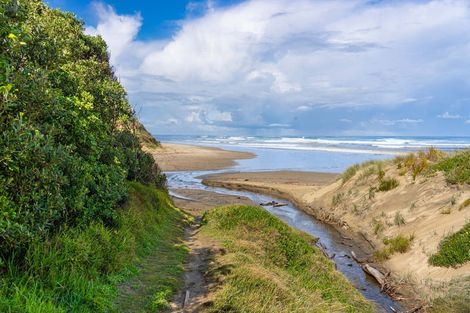 Photo of property in 20 Cynthia Place, Baylys Beach, Dargaville, 0377