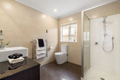 Photo of property in 5 Wye Oak Drive, Schnapper Rock, Auckland, 0632