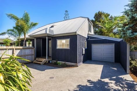 Photo of property in 3/28 Holiday Road, Stanmore Bay, Whangaparaoa, 0932