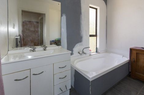 Photo of property in 32 Ripiro Drive, Baylys Beach, Dargaville, 0377