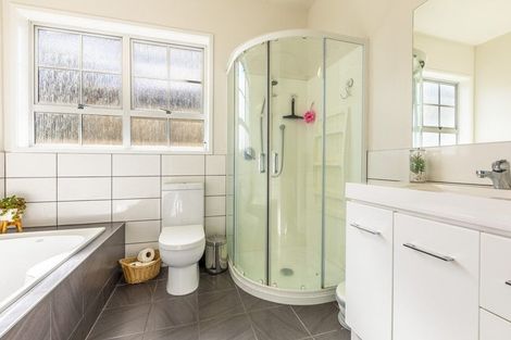 Photo of property in 114 Avondale Road, Taradale, Napier, 4112