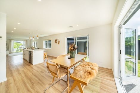 Photo of property in 23 Thornbury Lane, Timberlea, Upper Hutt, 5018