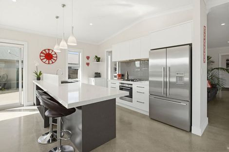 Photo of property in 14 Topping Place, Whitianga, 3510