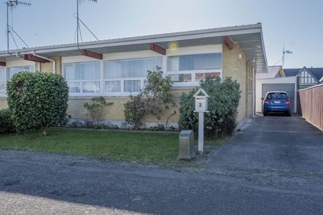 Photo of property in 2 Ely Place, Levin, 5510