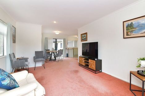 Photo of property in 12 Francis Skinner Place, Orewa, 0931