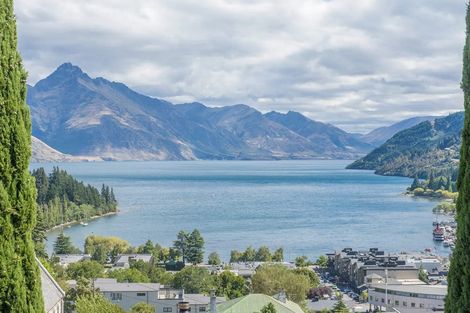 Photo of property in 37-39 Hallenstein Street, Queenstown, 9300