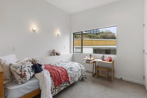 Photo of property in 39 Tiketike Way, Brooklyn, Wellington, 6021