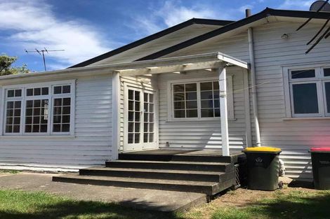Photo of property in 56 Mckenzie Road, Mangere Bridge, Auckland, 2022