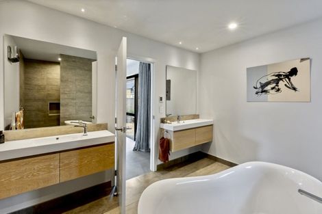 Photo of property in 4 Ward Street, Jacks Point, Queenstown, 9371