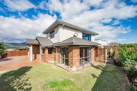 Photo of property in 32 Quadrant Heights, Paraparaumu, 5032