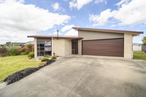 Photo of property in 40 Geneva Terrace, Kelvin Grove, Palmerston North, 4414