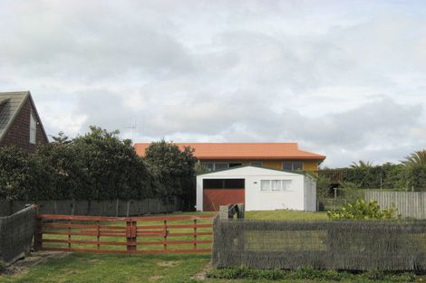 Photo of property in 48 Manga-pirau Street, Waikawa Beach, Manakau, 5573