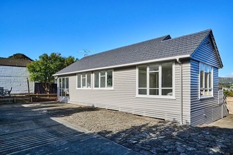 Photo of property in 38a Victory Crescent, Tawa, Wellington, 5028