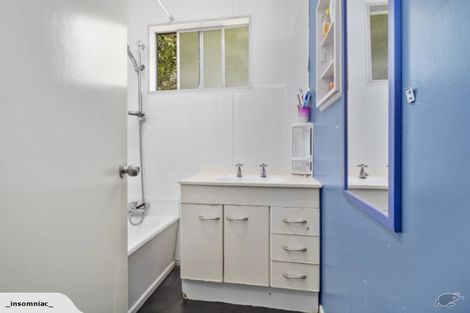 Photo of property in 8 Gahagan Way, Newlands, Wellington, 6037