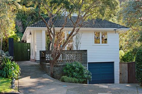 Photo of property in 48 Homewood Crescent, Karori, Wellington, 6012