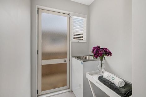 Photo of property in 2/16 Ellice Road, Totara Vale, Auckland, 0629