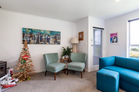 Photo of property in 52 Staincross Street, Green Bay, Auckland, 0604