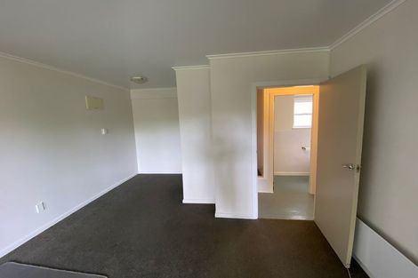 Photo of property in 6 Rewarewa Road, Te Atatu Peninsula, Auckland, 0610