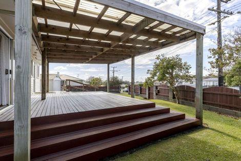 Photo of property in 55 Banks Street, Marfell, New Plymouth, 4310