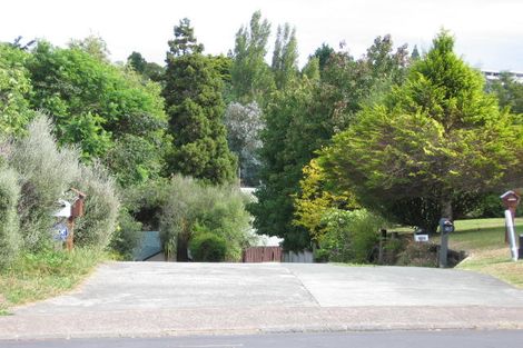 Photo of property in 2/13 Tallington Crescent, Torbay, Auckland, 0630
