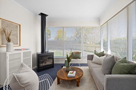 Photo of property in 16 Howard Road, Taradale, Napier, 4112