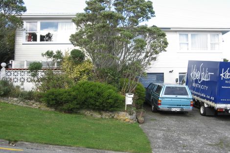 Photo of property in 23 Link Road, Newlands, Wellington, 6037